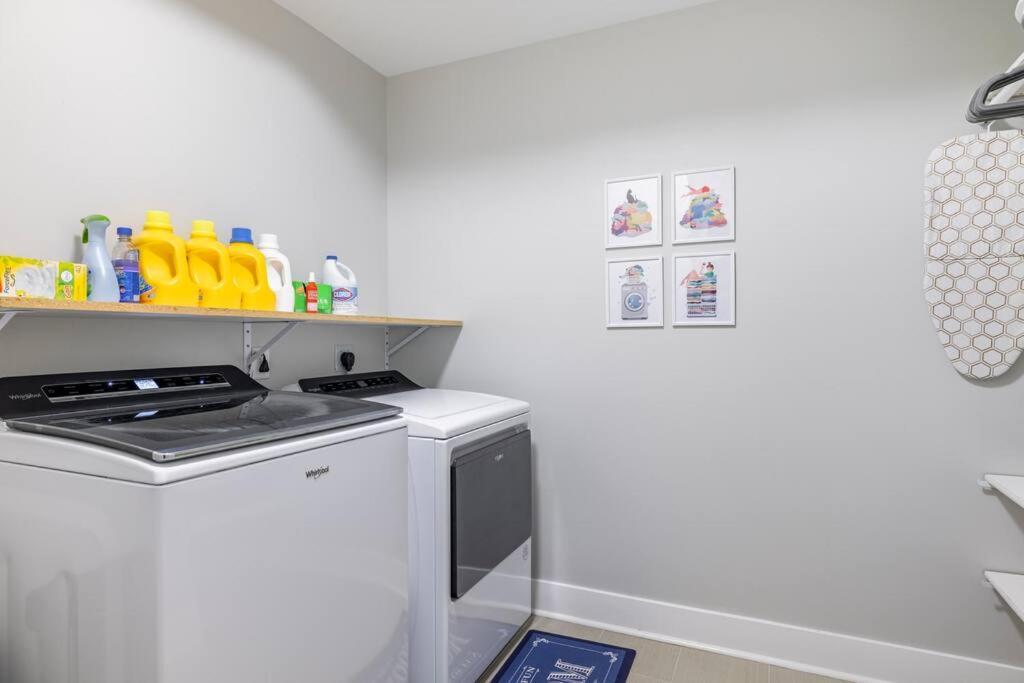 Family-Friendly 4Br Retreat Sleeps 12, Private Yard, Garage, Close To Stadiums, Casino & Downtown Pittsburgh Exterior foto